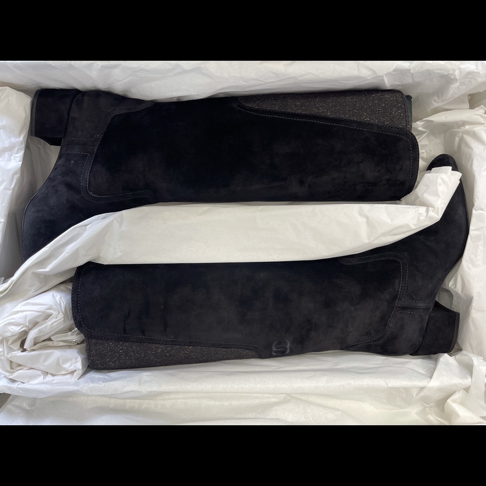 CHANEL Suede Boots NIB - Picture 4 of 9